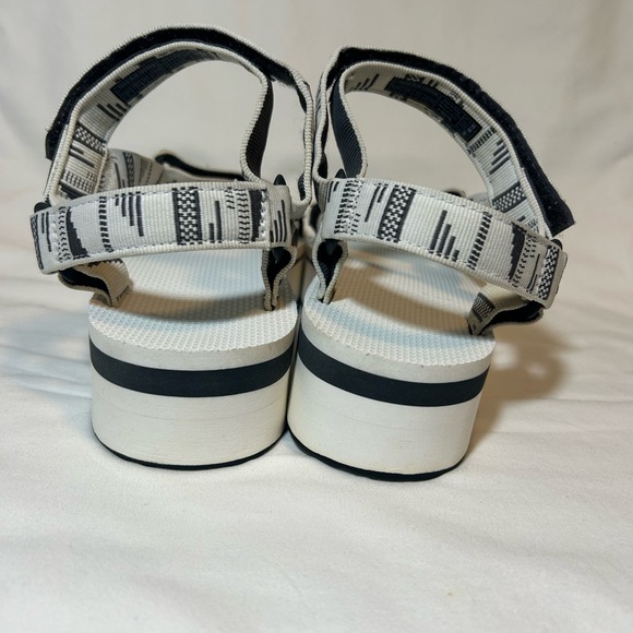 Teva Platform Sandals White Adjustable Straps Size 10 Geometric Gray - Picture 10 of 16